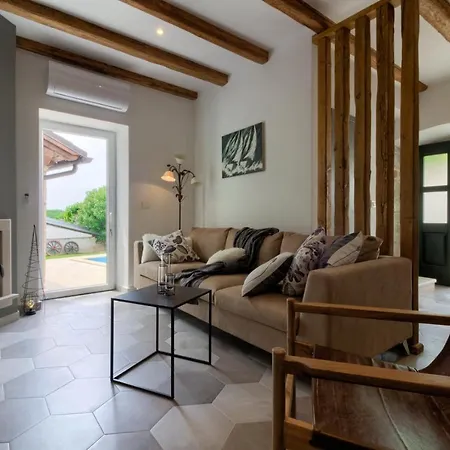 Stone Parentium With Private Pool In Porec Dračevac