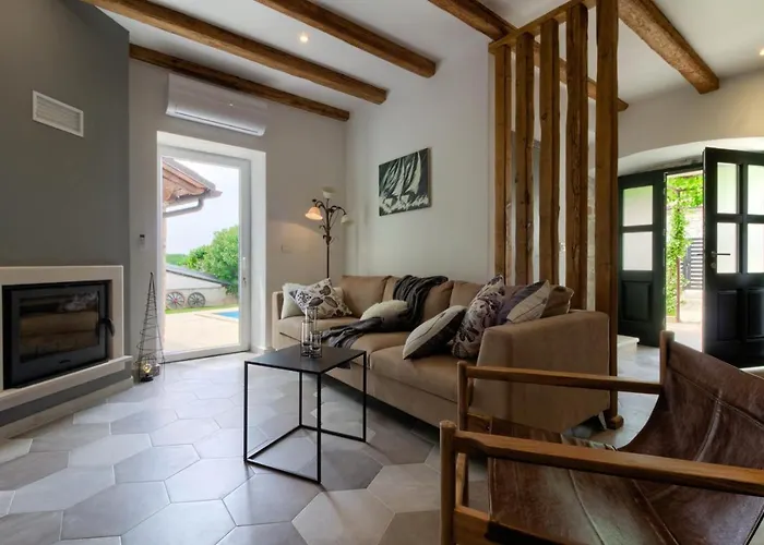 Stone Parentium With Private Pool In Porec Dračevac