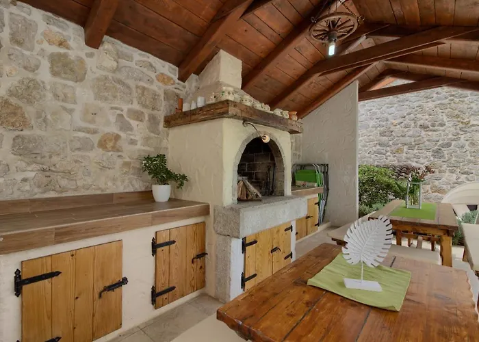 Stone Parentium With Private Pool In Porec Dračevac