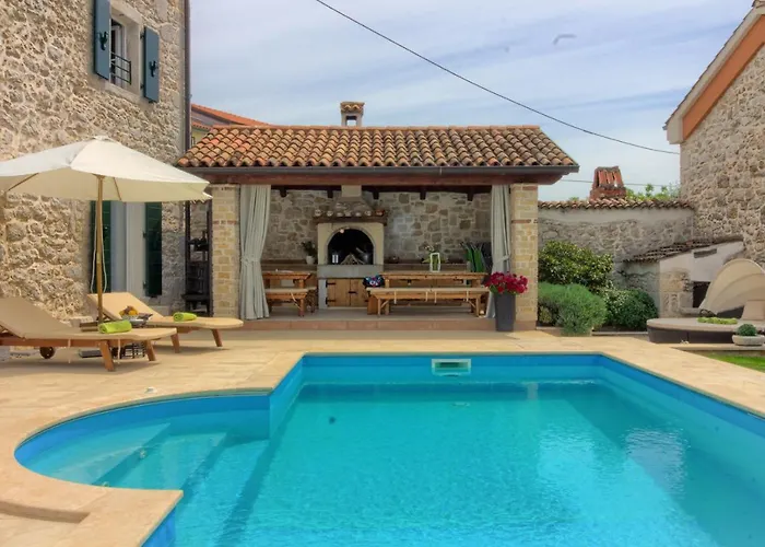Stone Parentium With Private Pool In Porec * Dračevac