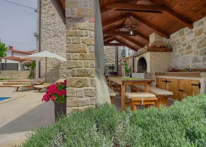 Stone Parentium With Private Pool In Porec Willa *
