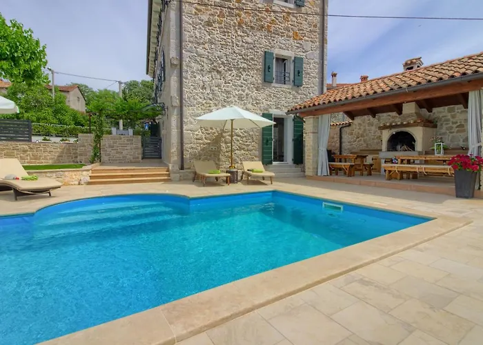 Stone Parentium With Private Pool In Porec Dračevac