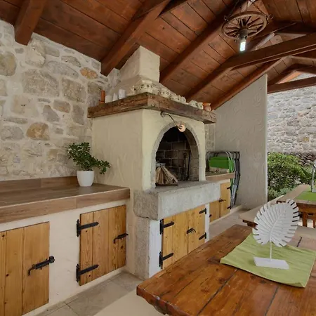 Stone Parentium With Private Pool In Porec Dracevac