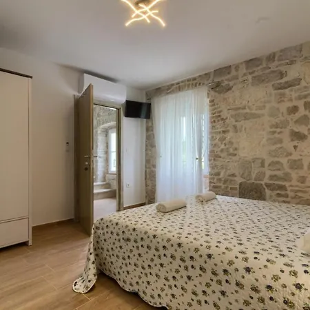 Stone Parentium With Private Pool In Porec Dracevac