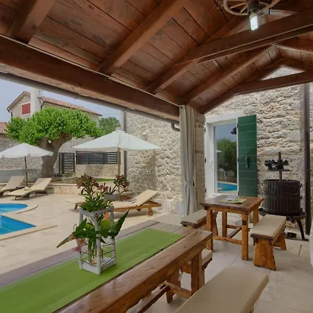 Stone Parentium With Private Pool In Porec Vila