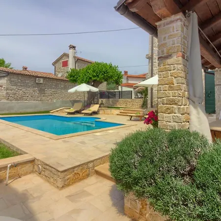 Stone Parentium With Private Pool In Porec Dracevac