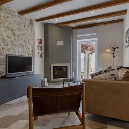 Villa Stone Parentium With Private Pool In Porec Dracevac