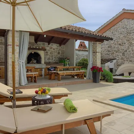 Villa Stone Parentium With Private Pool In Porec Dracevac